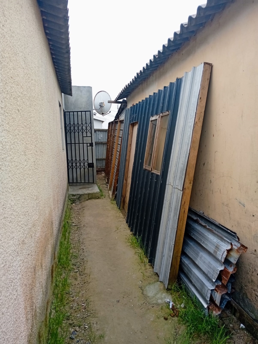 1 Bedroom Property for Sale in Mxolisi Phetani Western Cape
